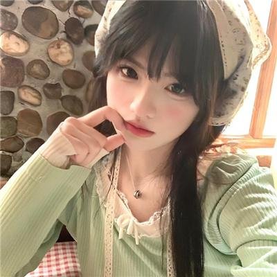 她很漂亮